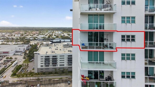 Building Photo - 15051 Royal Oaks Ln