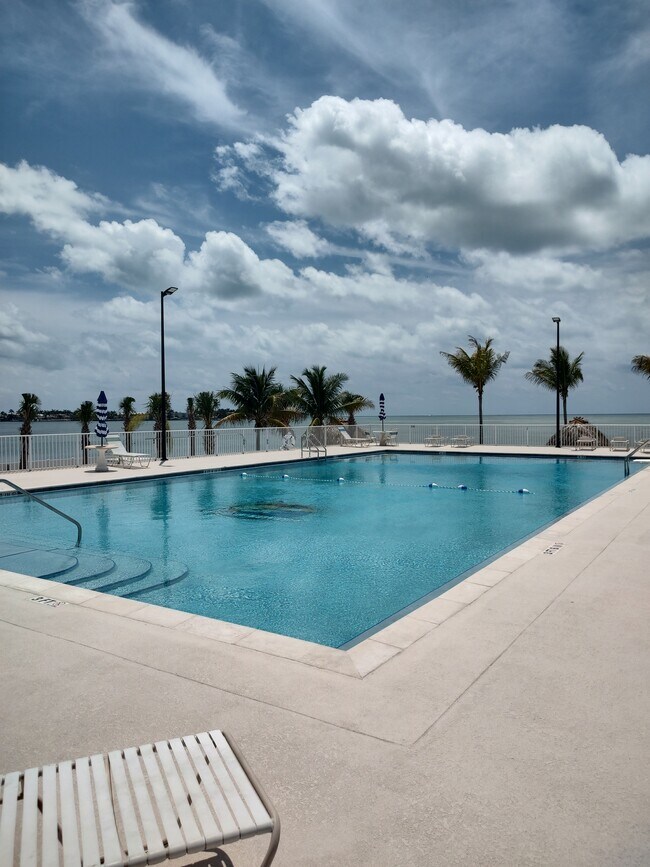 Building Photo - 10877 Overseas Hwy