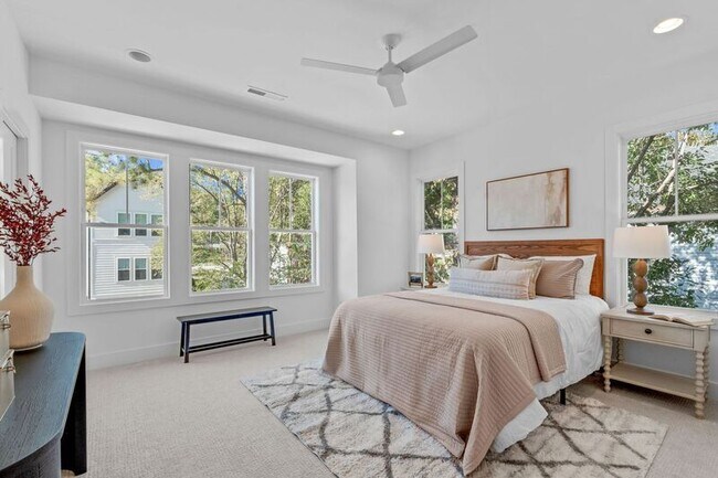 Building Photo - 5057 Lundy Dr