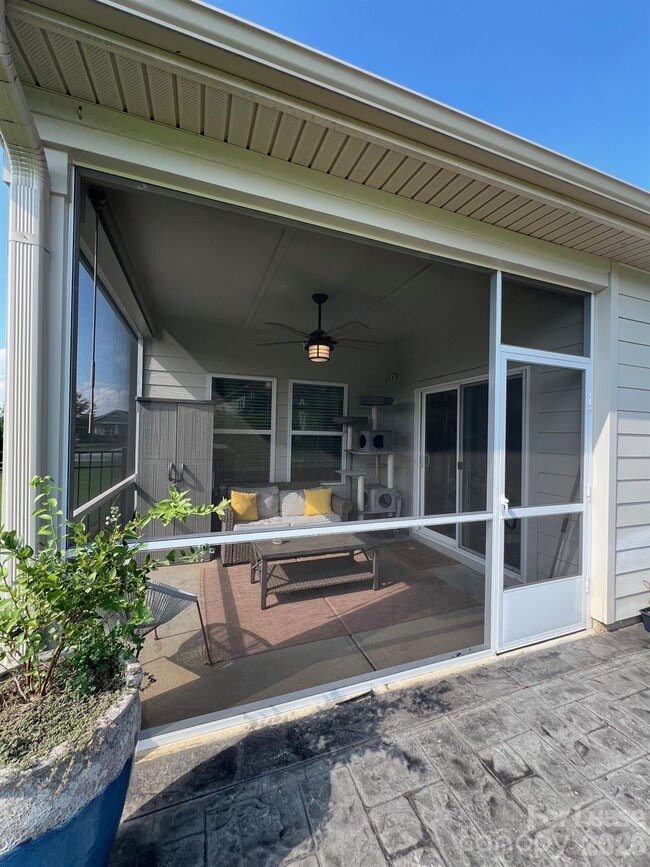 Building Photo - 8921 Pennegrove Cir