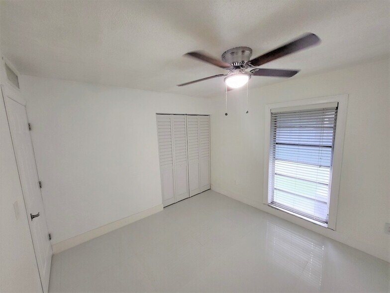 Building Photo - 17160 SW 94th Ave