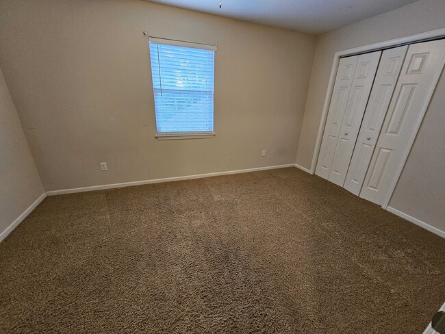 Building Photo - 1821 NE Knollbrook St