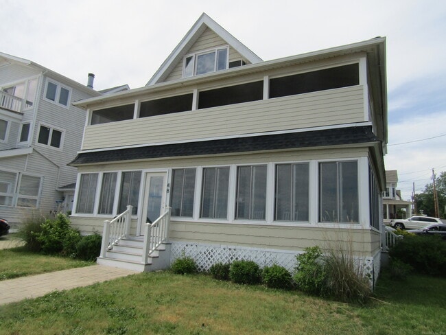 Building Photo - 48 Beach Ave
