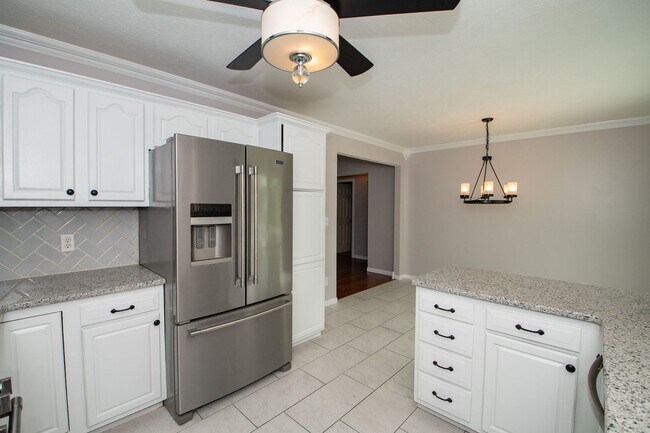 Building Photo - 4 Bedroom home in Granger, IN!