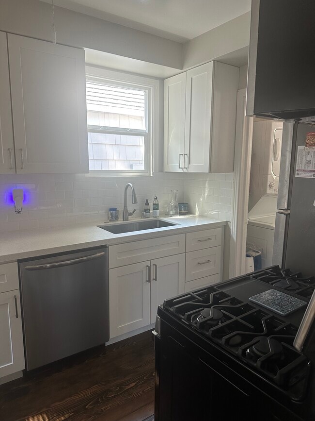Kitchen view 1 - 815 19th St