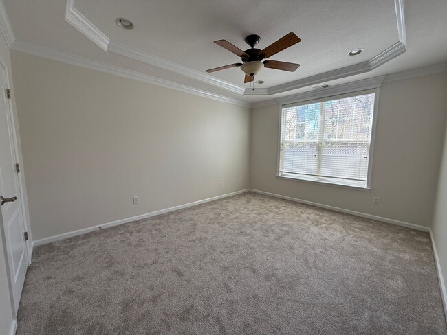 Building Photo - 2BR & 2BA Condo in Central Location w/Garage-Available 06/22/26