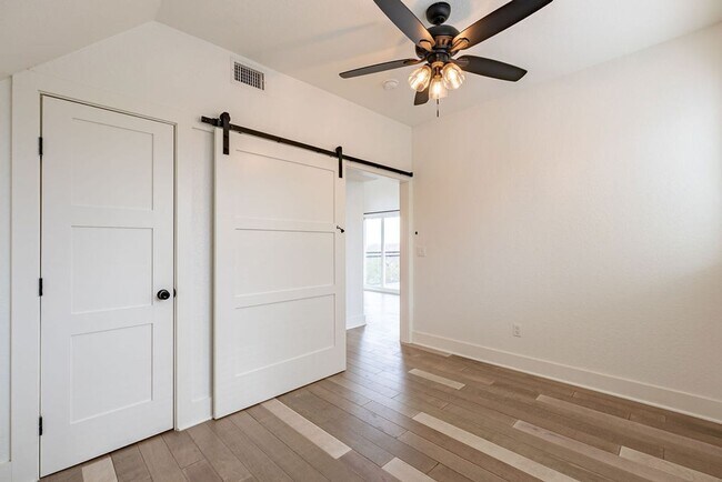 Building Photo - Tip Tier Views at this Beautiful 4 bedroom, 3 bathroom home in Central East Austin!!!