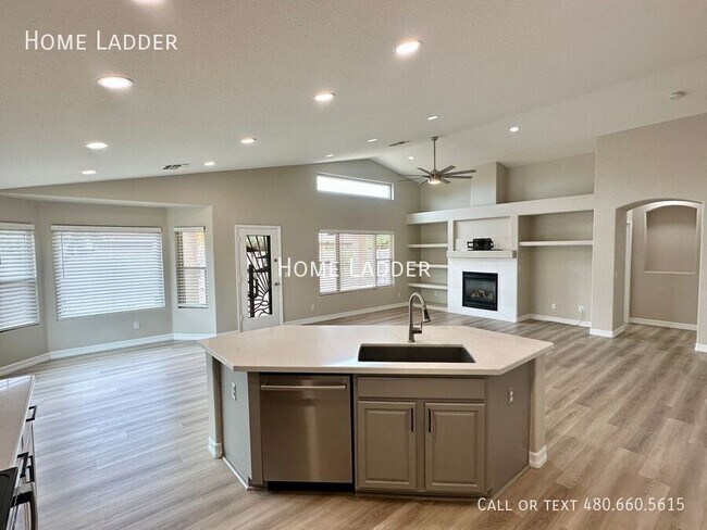 Building Photo - 9732 E Kiowa Ave