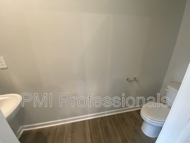 Building Photo - 4140 Feetham Dr