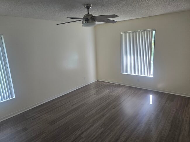 Building Photo - 1455 SW Silver Pine Way