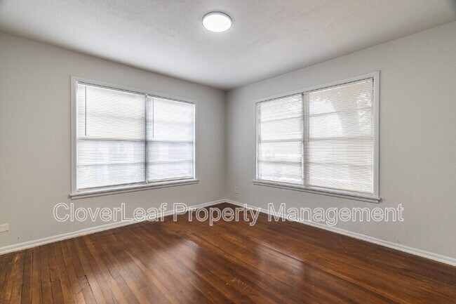 Building Photo - 832 W Merriweather St