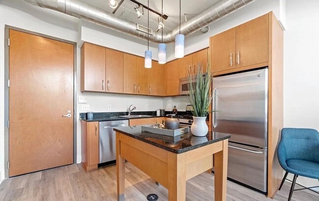 Building Photo - Industrial-Chic 2BR 2BA in Adams Morgan wi...