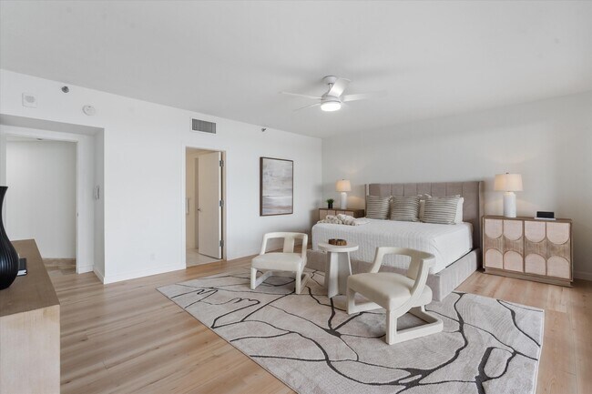 Building Photo - 100 Lakeshore Dr