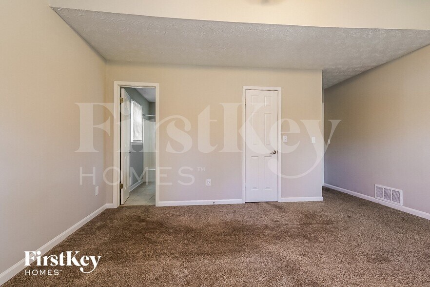 Building Photo - 600 Inglenook Dr SW