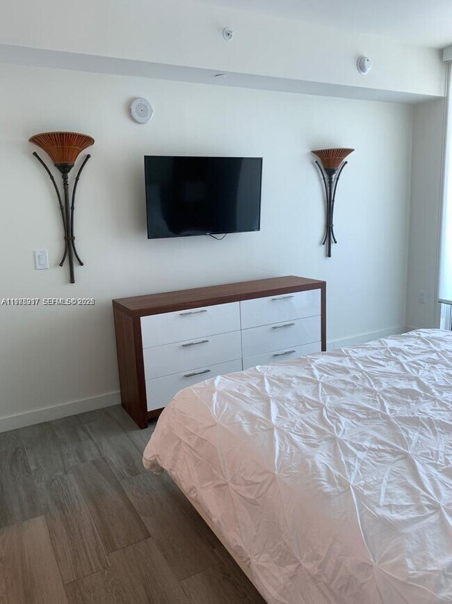 Building Photo - 1100 S Miami Ave