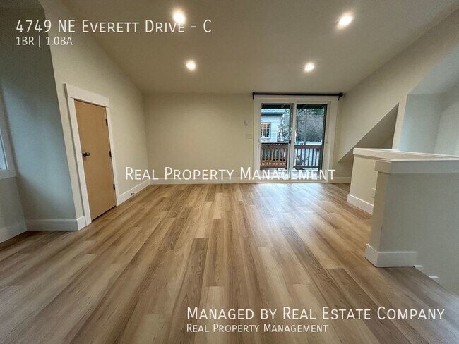 Building Photo - 4749 NE Everett Dr