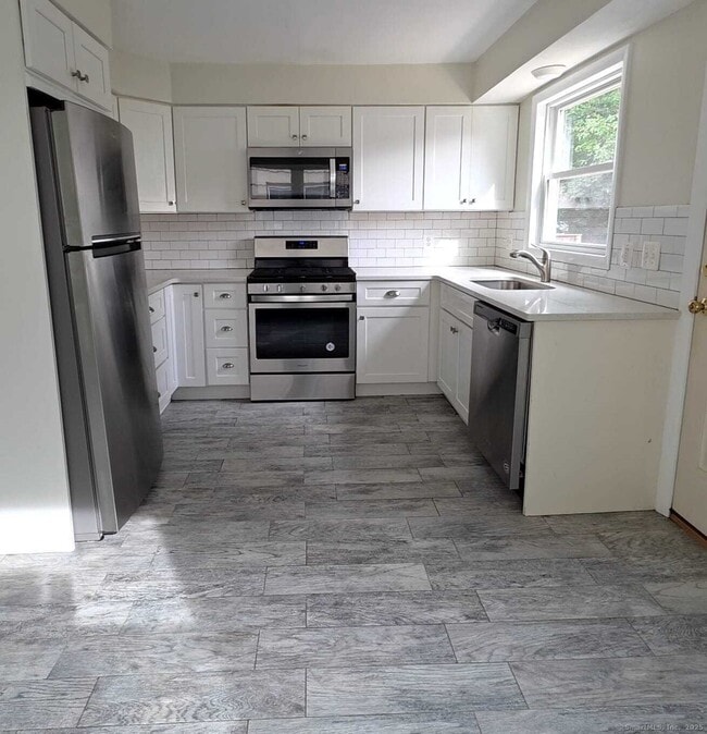 Building Photo - 104 Yacht St