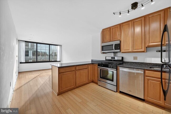 Building Photo - 1301 20th St NW