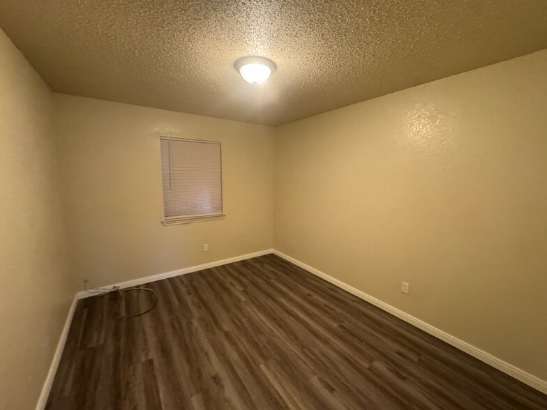 Building Photo - 301 Erby Ave