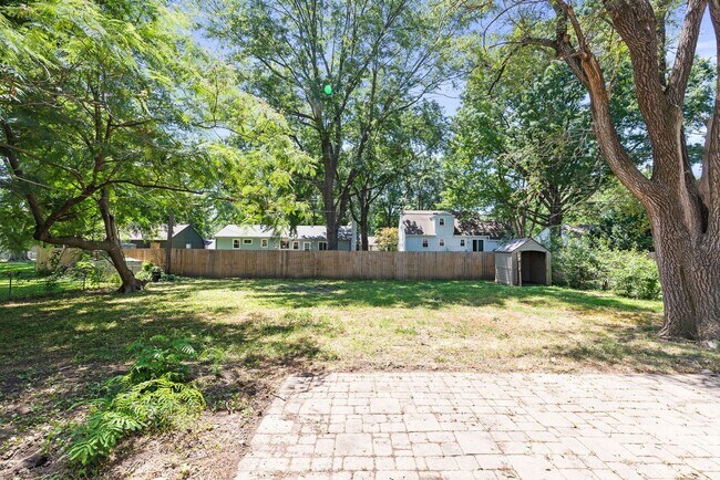 Building Photo - 7615 W 95th Terrace