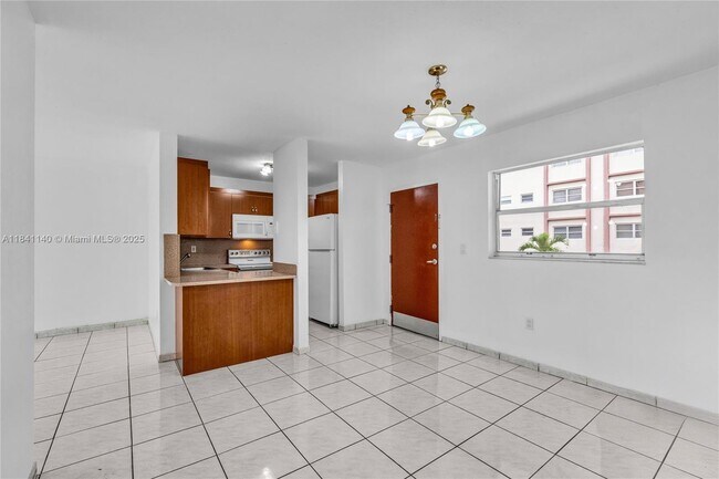 Primary Photo - 325 NW 72nd Ave