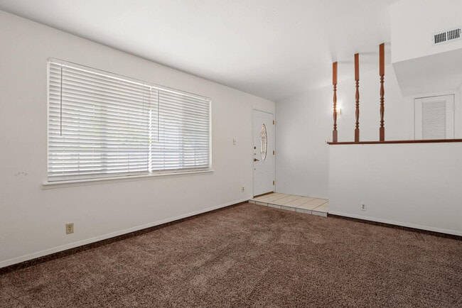 Building Photo - 1600 Sumac Dr