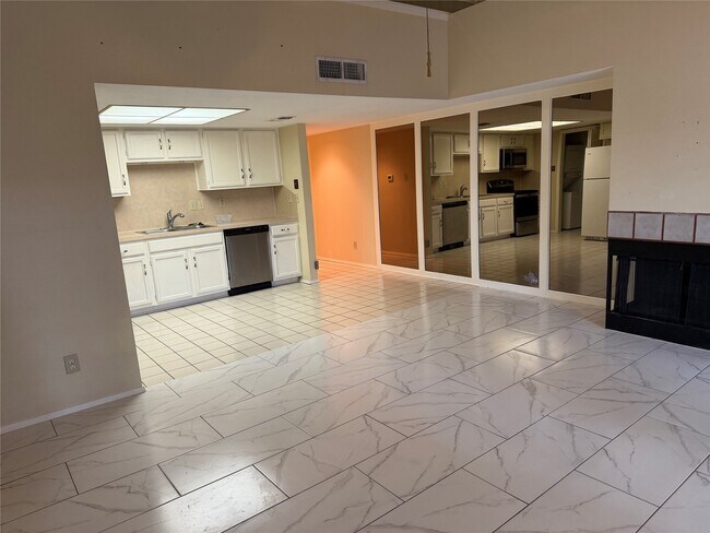 Building Photo - 14777 Wunderlich Dr