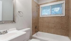 Building Photo - 3409 Hyland Dr