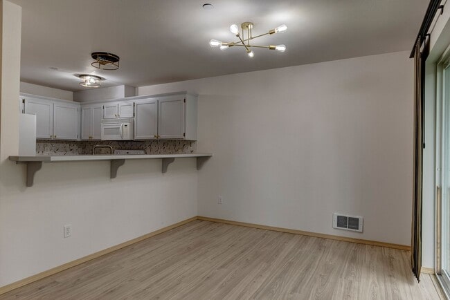 Building Photo - Updated 2 Bedroom 2 Bath Condo near Ft. Nu...