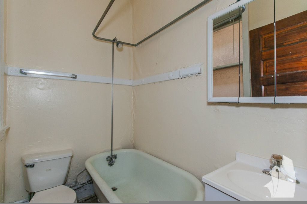 Building Photo - 3637 N Paulina St