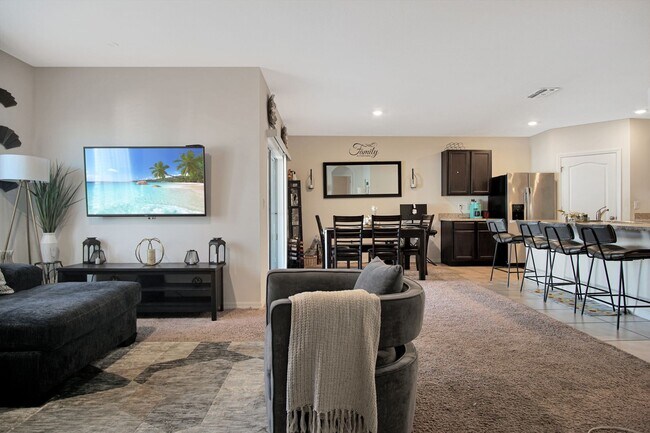 Building Photo - Discover this lovely 4-bedroom, 2-bath home in the sought-after Squires Grove community