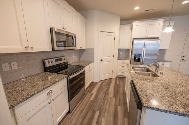 Building Photo - Three Bedroom Home in Ridgefield