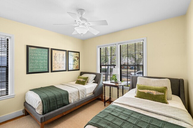 Building Photo - 306 Naples St