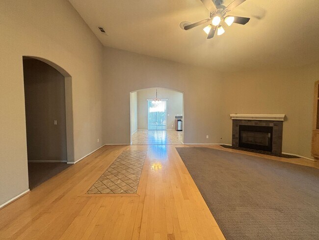 Building Photo - (APPLICATION PENDING) Upgraded West Lancaster Home