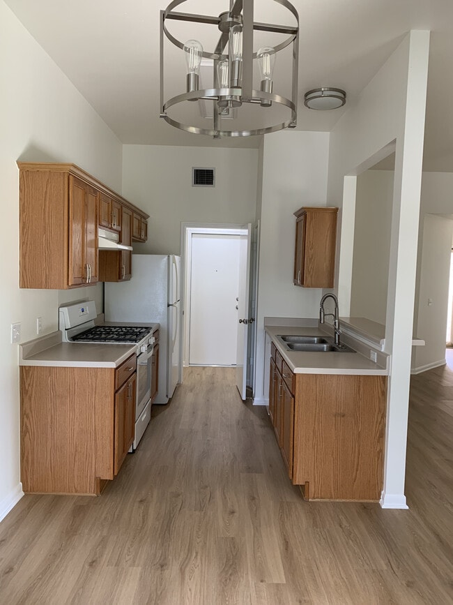 Kitchen/Laundry - 1709 Waterfall Ave