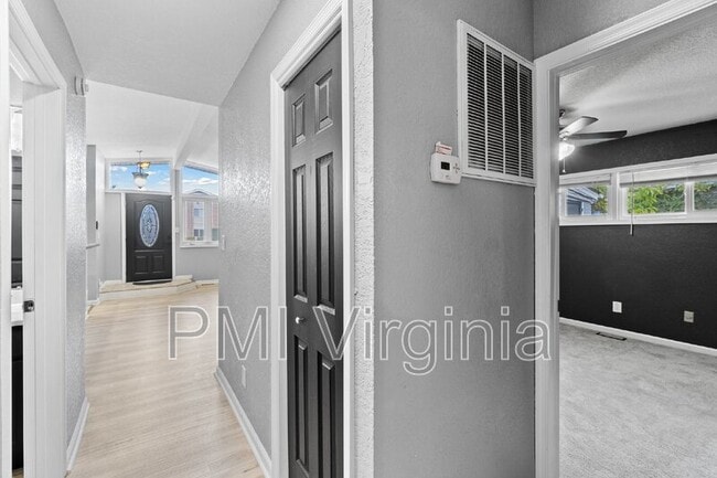 Building Photo - 1021 Mineola Dr