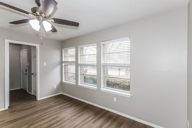 Building Photo - 2406 Heathergold Dr