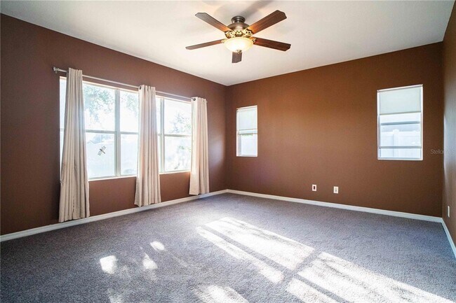 Building Photo - 561 Winthrop Dr