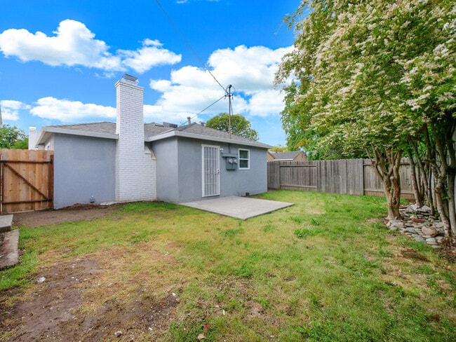 Building Photo - FOR RENT in Sacramento! 2533 Michelle Dr, ...