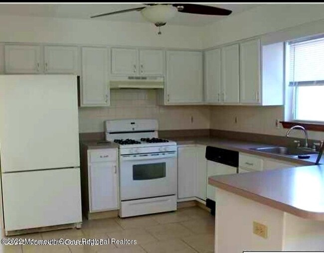 Building Photo - 319 Church St