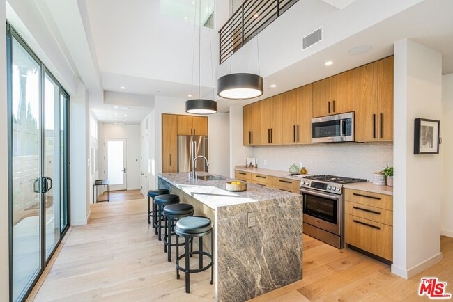 Building Photo - 4427 Kingswell Ave