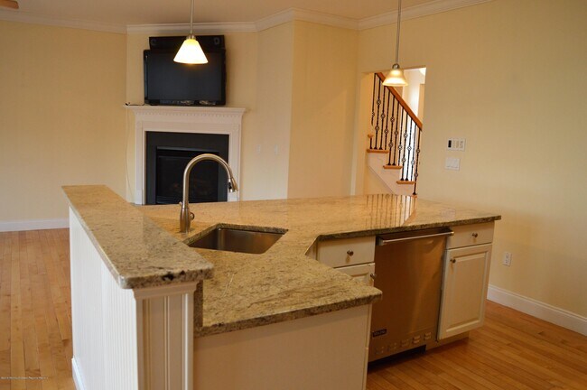 Building Photo - 606 Park Ave