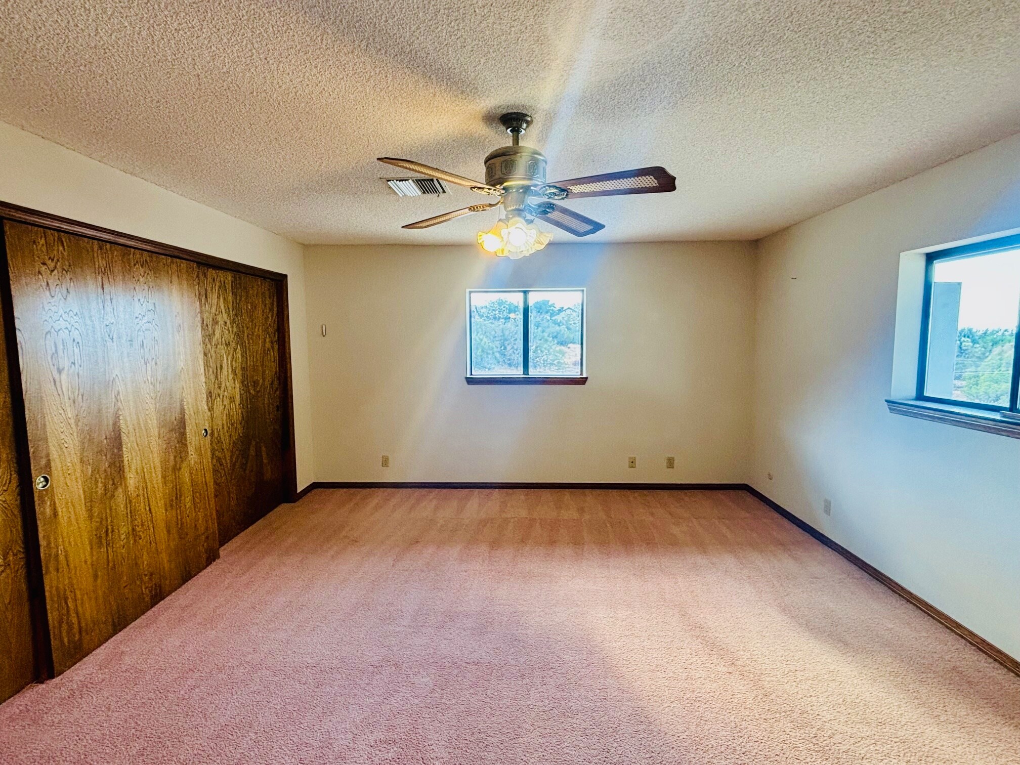 Building Photo - 527 Westlake Dr