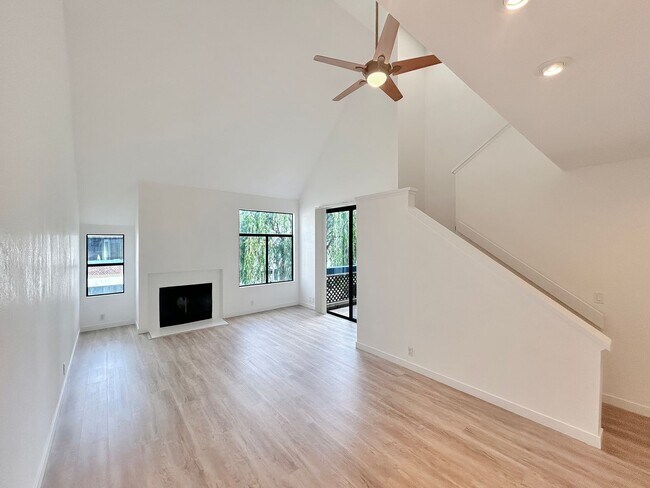 Building Photo - Beautiful 2BD/2BA W/ A/C, In-Unit Laundry, and Reserved Parking in Mission Valley!