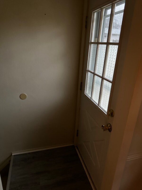 Building Photo - 2168 Meadowlawn Dr