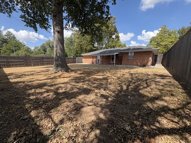 Building Photo - 1428 Avondale Dr