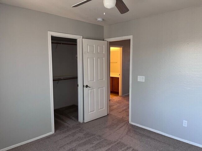 Building Photo - 5 bed 3 bath 3 car garage in San Tan Valley