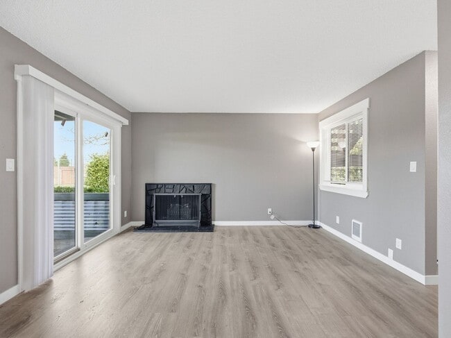 Building Photo - 336 NE Skipanon Dr