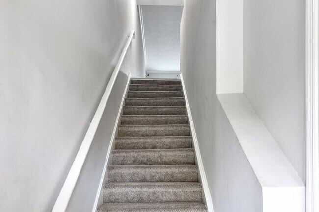 Building Photo - 5700 Bentgrass Dr