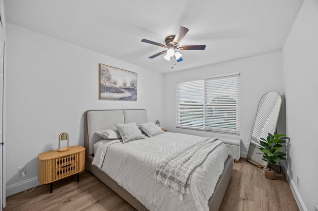 Building Photo - 2400 Seaford Dr